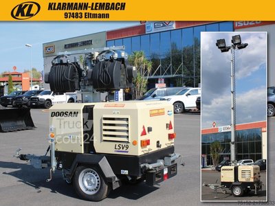 Lichtmast auf einem Anhänger Doosan Lichtmast LSV 9, 4 x 1000 Watt gebraucht