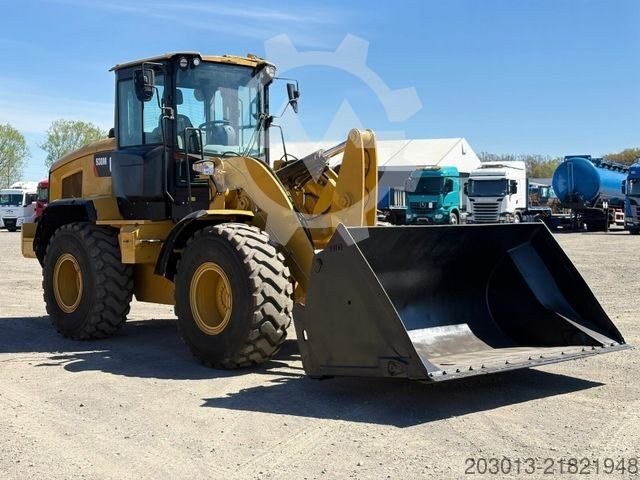 CATERPILLAR 930M Radlader mit Schaufel 2.090 BTH