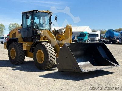 CATERPILLAR 930M Radlader mit Schaufel 2.090 BTH