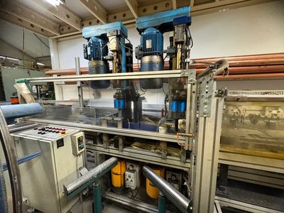SUHNER ONOMASTER vícevřetenový vrtací stroj