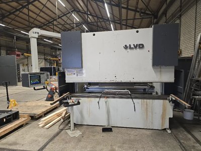 LVD - 1997 - PPEB 135/30 MNC 95C - CNC-Pressbremse