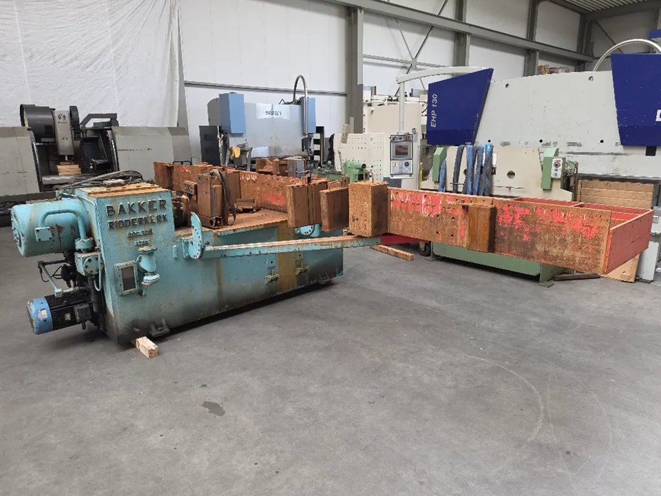 Bakker - 200T - Factory bending