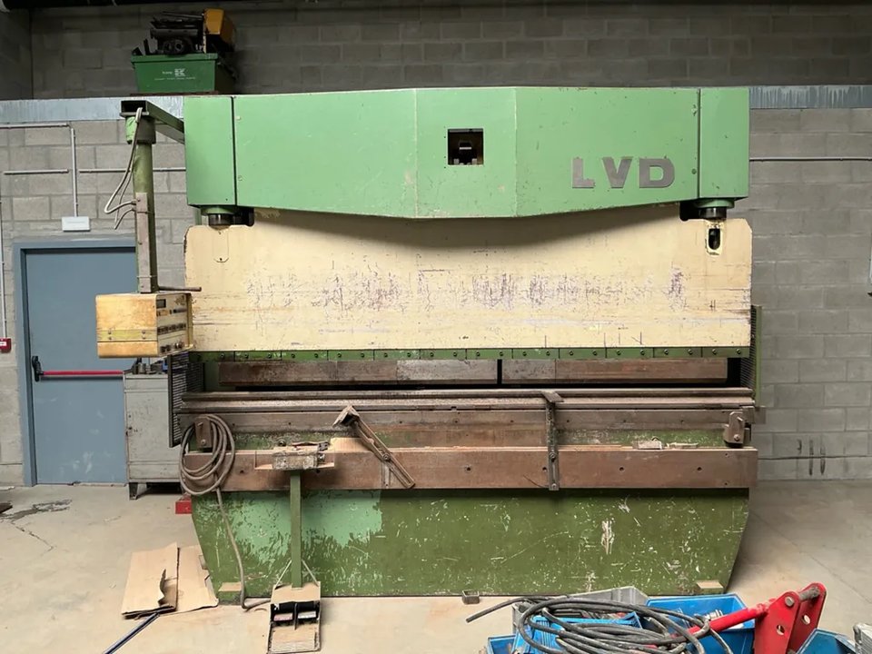 1977 LVD PPNMZ110/30 Biegemaschine
