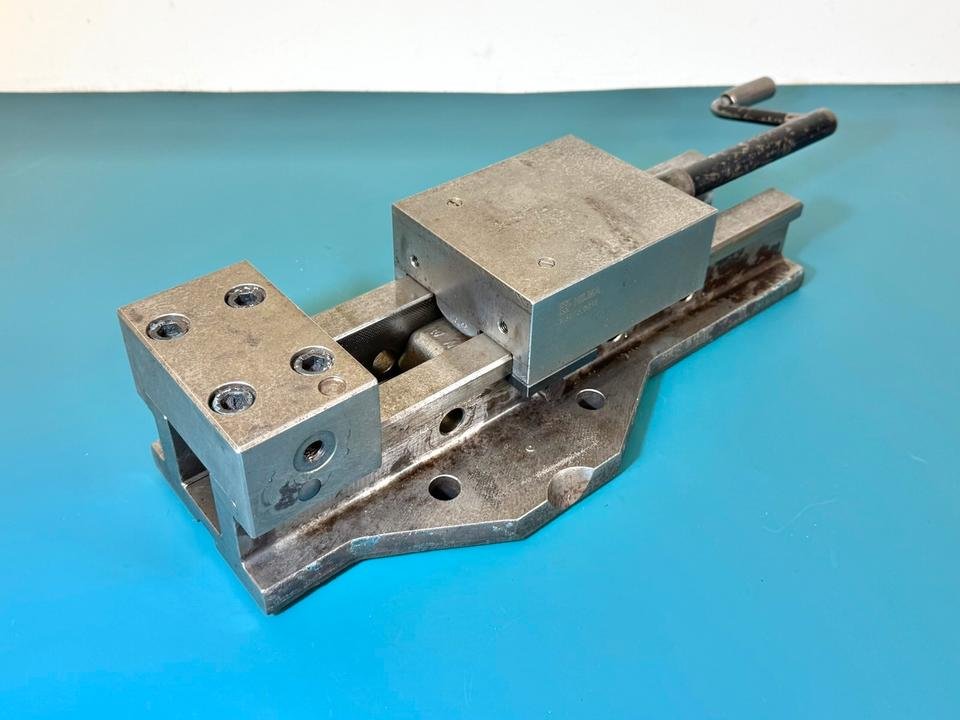 Hilma Machine Screwstock 125x270 mm frézovací stroj