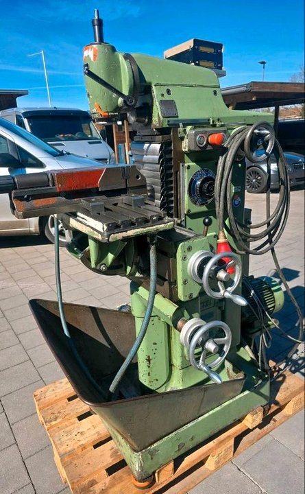 FP 1 фрезерная машина с винтовым стоком. 4250,00 €, включая НДС