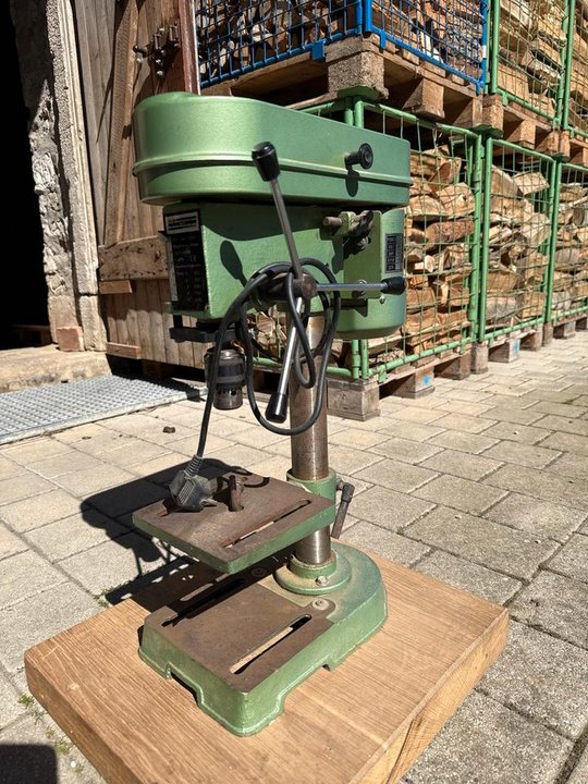 Gepflegte Standbohrmaschine