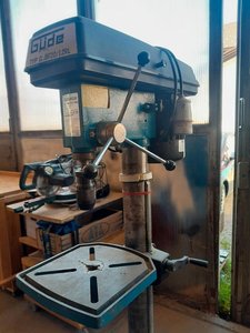 Standbohrmaschine mit Schwenktisch