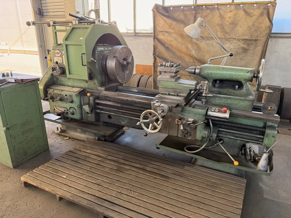 VDF - Leit- und Zugspindeldrehmaschine – Drehlänge ca. 1.200 mm