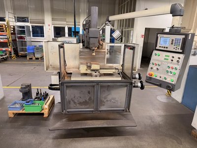 AVIA - FNE 40P - 2013 - SK40 Universal Tool Milling Machine