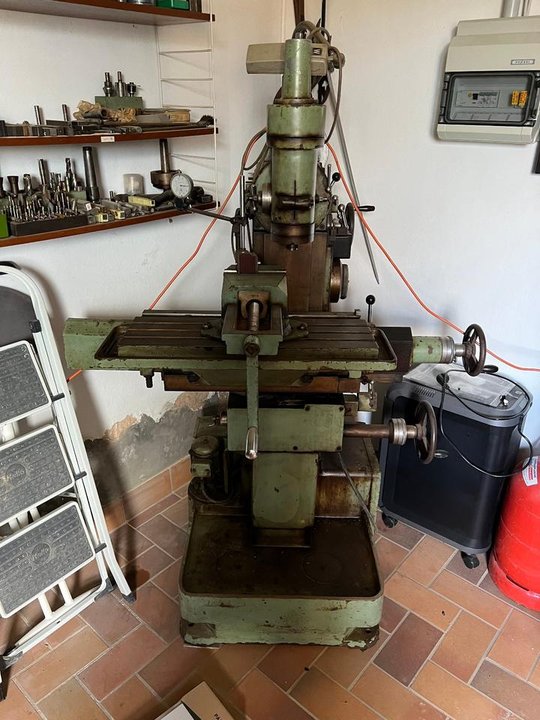 Universal-Werkzeugfräsmaschine, Modell 675P / 675П