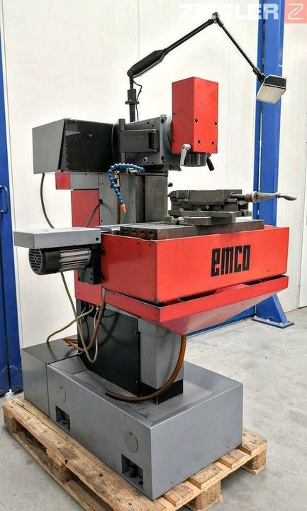 Emco F3 - Werkzeugfräsmaschine für präzise Bearbeitung