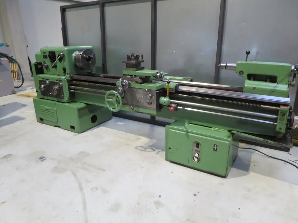 STANKO 1A 625 Leit- und Zugspindeldrehmaschine