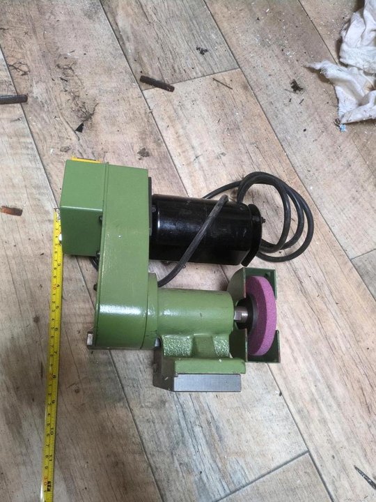 Support grinder tool post founder grinder