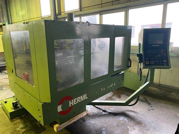 Univerzální frézovací stroj UWF 900 E