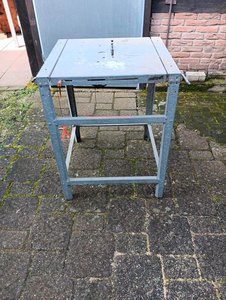 Kreissäge mit Metalltisch