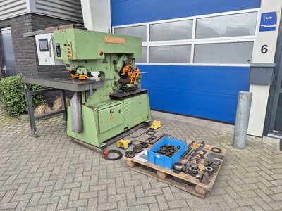 Peddinghaus – Peddimaster 80/110 – Stans- und Schermaschine mit PEHU-Koordinationstisch