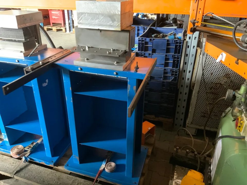 Pneuatische Stanzpresse