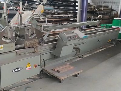 Calvet-Zweikopf-Winkelschneider für Metallfahrgestelle