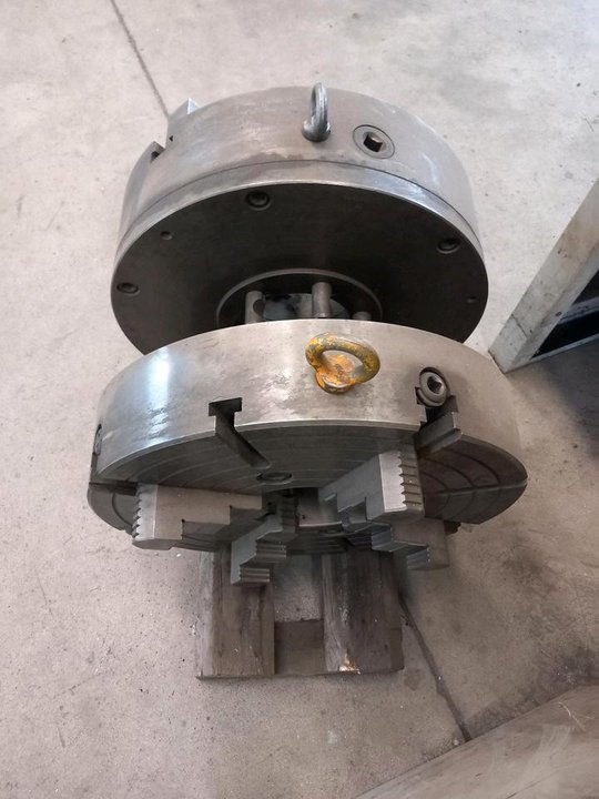 Three jaw chuck, four jaw chuck, lathe