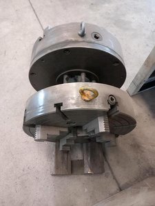 Three jaw chuck, four jaw chuck, lathe