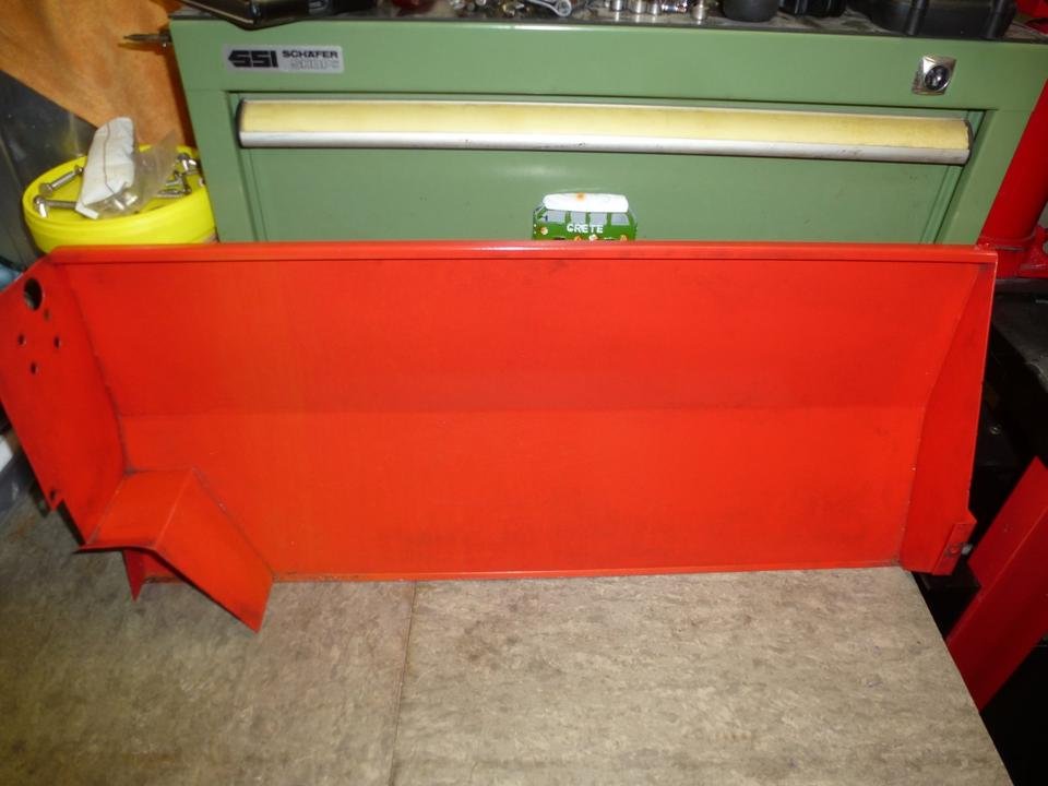 Rear wall / chip protection for rotary bench