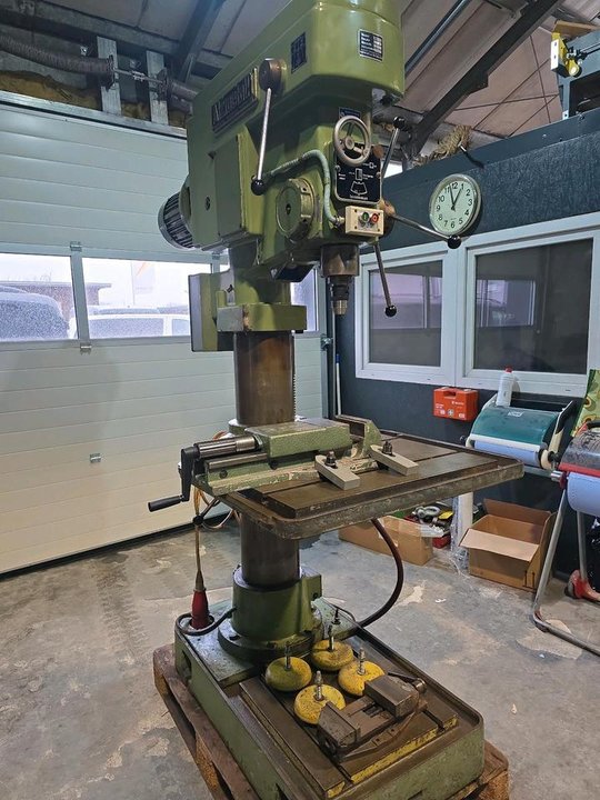 Alzmetall AB 5S stand drilling machine ready for use.