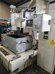 Mitsubishi V55FS Senkerodiermaschine mit Werkzeugwechsler