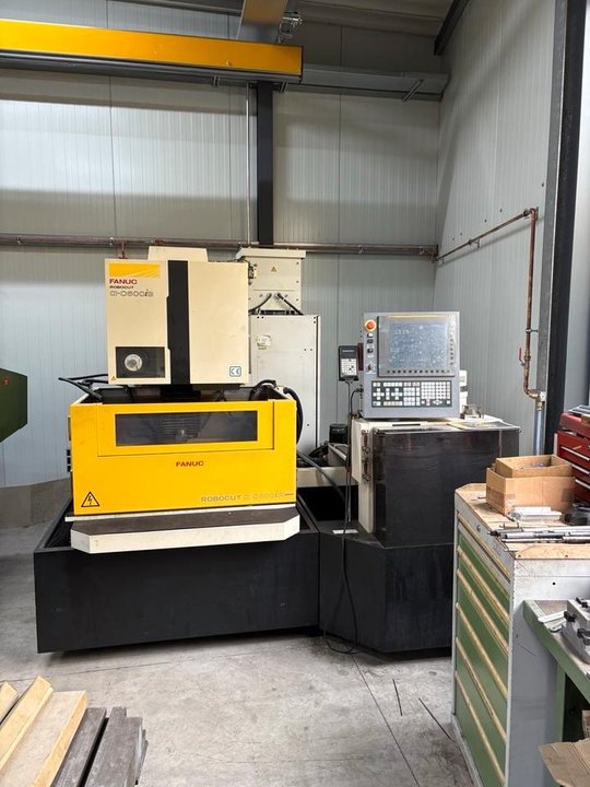 Fanuc Robocut Alpha C600iB Drahterodiermaschine Erodiermaschine