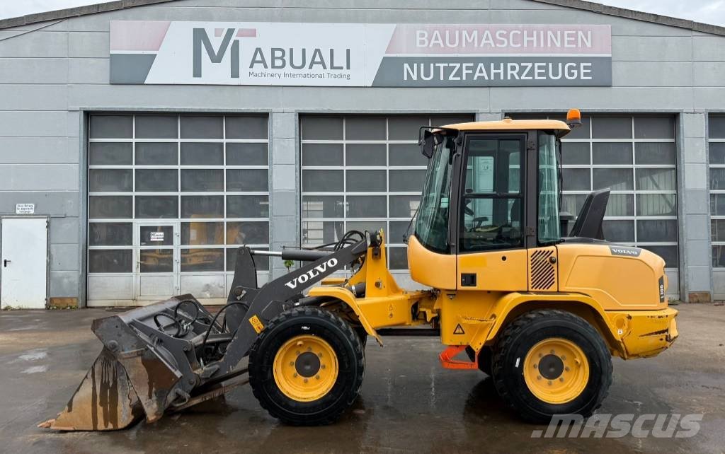 Volvo L 30 G //BJ. 2017 / 5858H/SW/Gabel/Klappschaufel