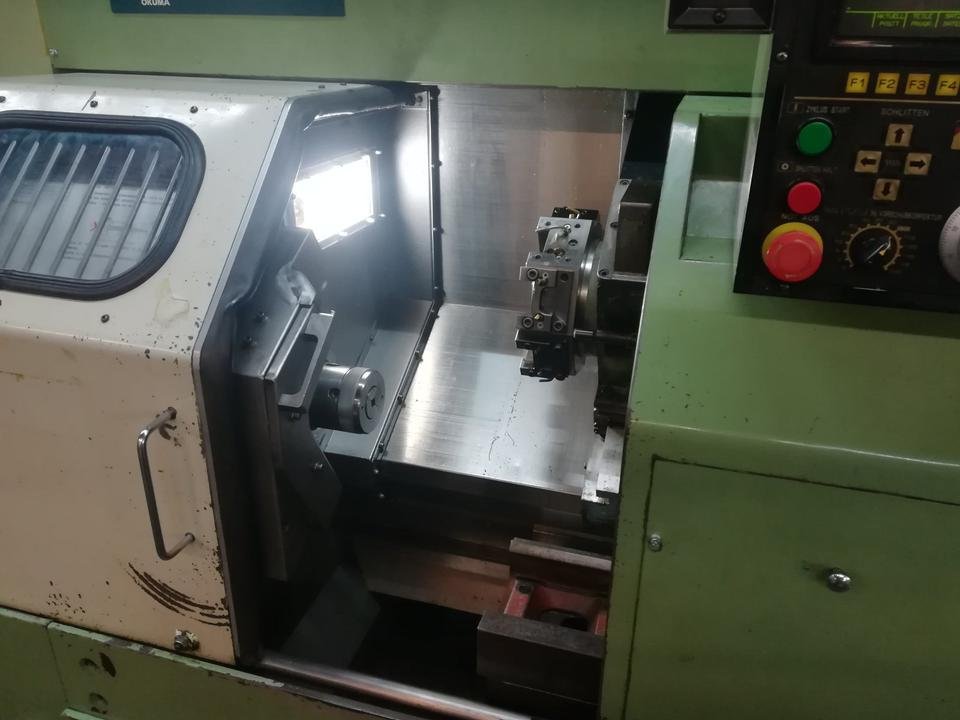 Okuma LB9 Lathe