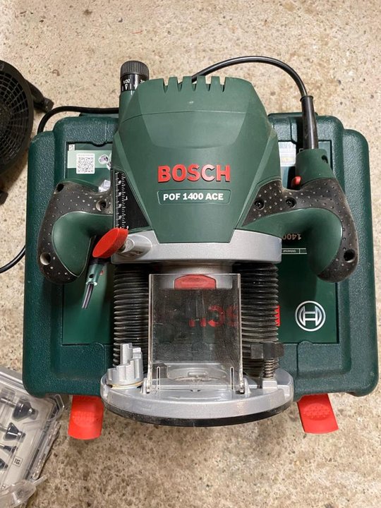 Bosch Oberfräse POF 1400 ACE + Zubehör & Fräser-Set – Top Zustand