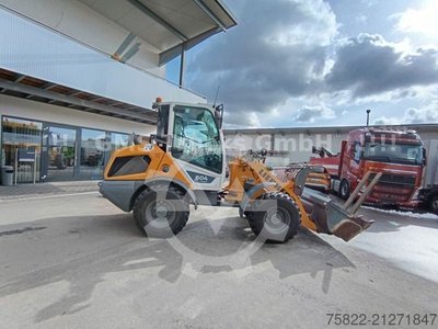 LIEBHERR 504C / SW / Gabel + Schaufel / Wenig Stunden