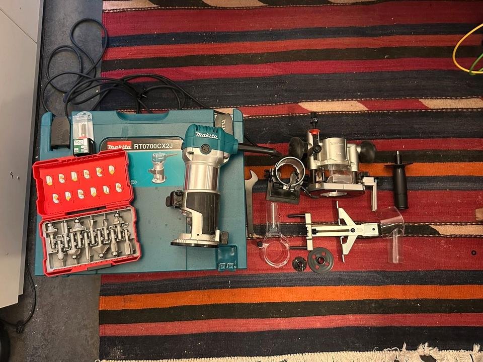 Oberfräse Makita RT0700CX2J mit KWB Fräser Set im Makpack