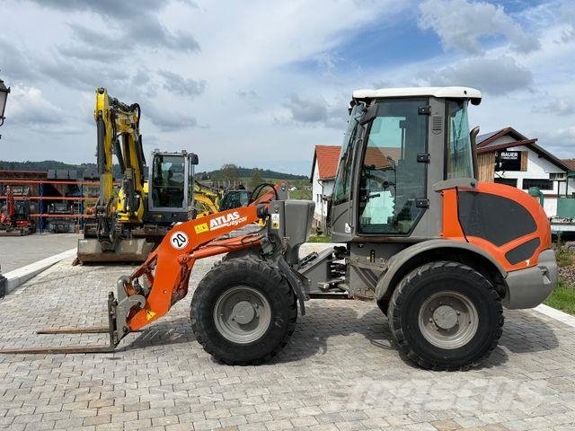 Atlas AR75e S mit Schaufel und Gabel