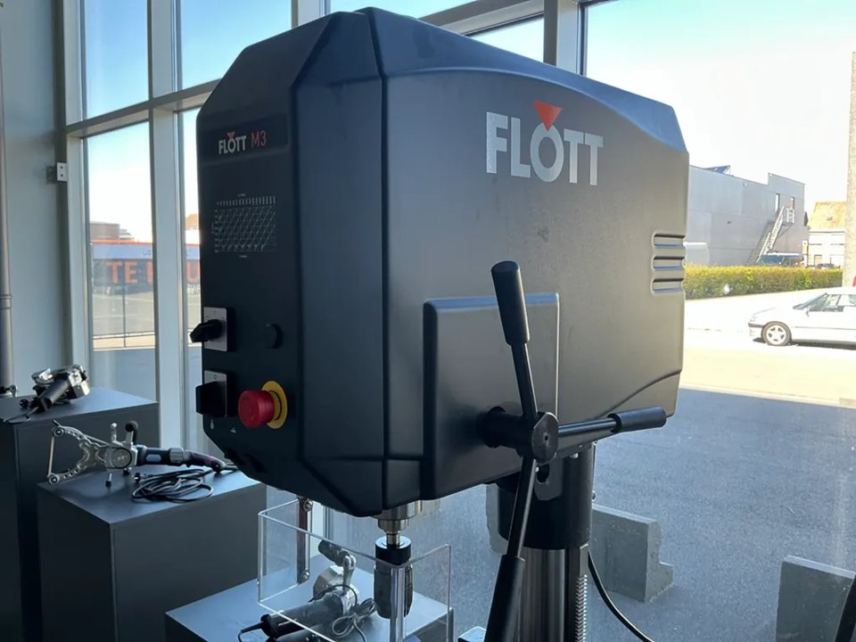 2025 Flott M3 Vrtačky na sloupy