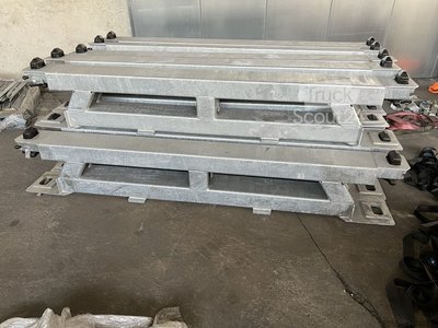 Tieflader-Sattelauflieger Müller Mitteltal Ausgleichsbock für Satteltieflader incl. Conatinerverschlüssen neu