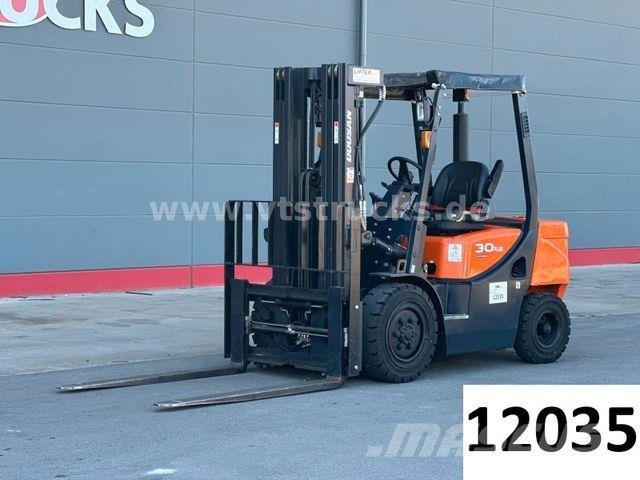 Doosan D30 GP / 34kW / side stroke /4,71m stroke./hyd.Zinken