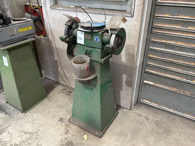 Doppelstein-Schleifmaschine auf dem Stand
