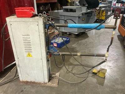 Tecna NKLP 36 Punktschweißmaschine mit Vortisch