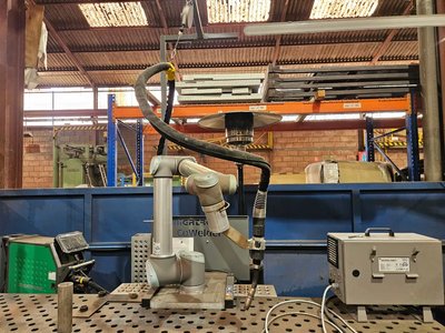 MIGATRONIC - 2021 - UR10 - Schweißroboter mit Schweißstation