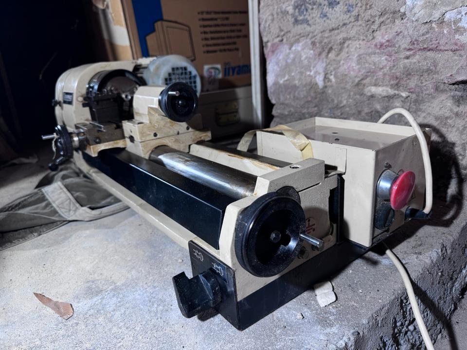 Tischdrehmaschine mit umfangreichem Zubehör-Koffer