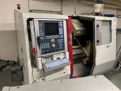 TRAUB TNA 300 3-Achs-CNC-Drehbank mit motorisierten Werkzeugen