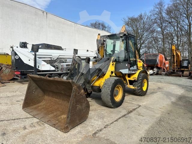NEW HOLLAND W 80 B / Gabel + Schaufel