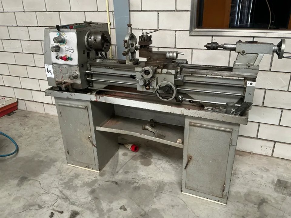 Huvema HU920 Universal Lathe