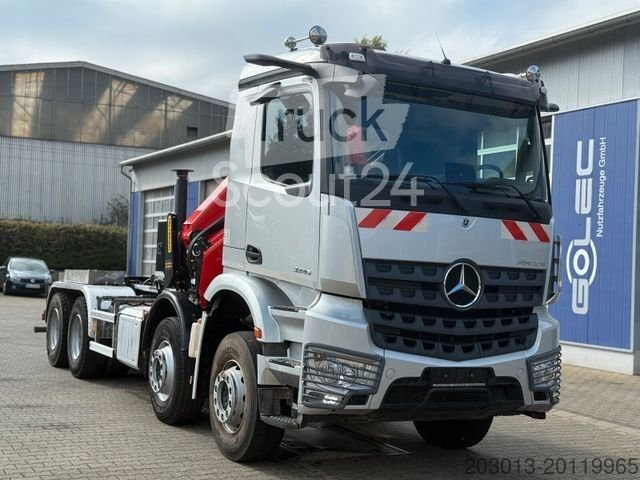 Zadní sklápěč MERCEDES-BENZ Arocs 3246 8x4 Zadní sklápěcí jeřáb Palfinger 19001 použitý