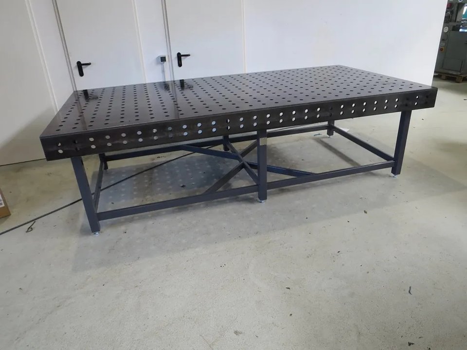 WMT P-2990 X 1490 Schweißtisch / Lochtisch