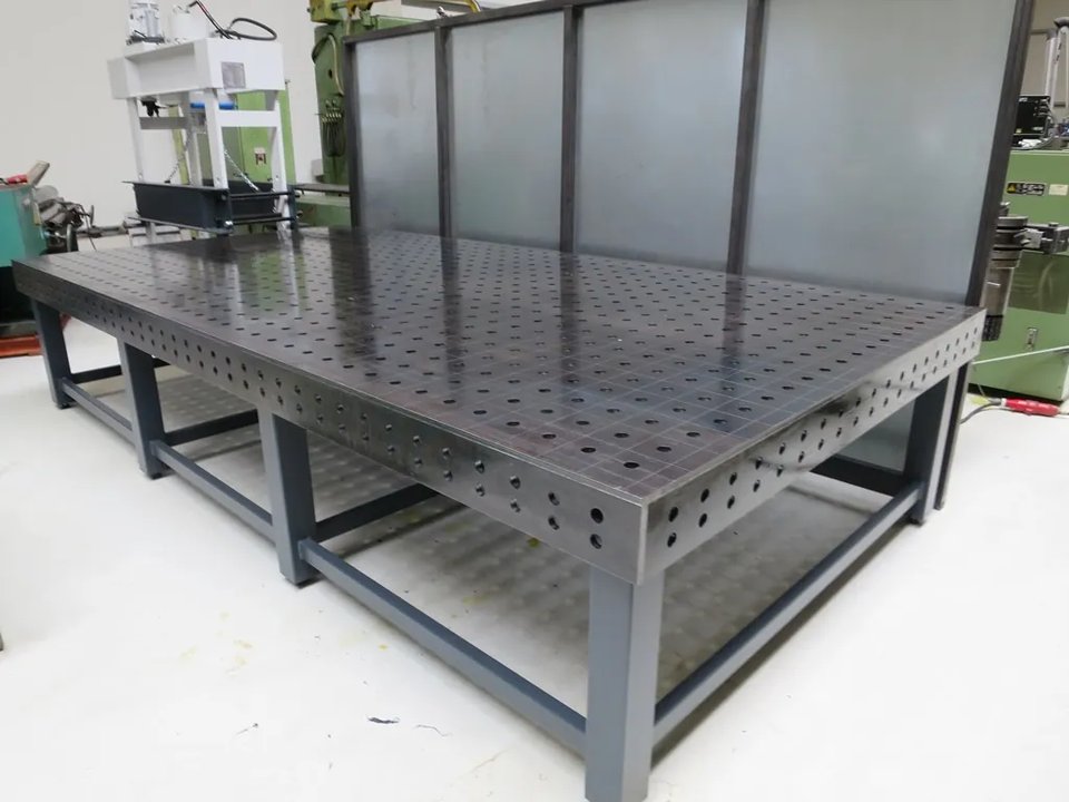WMT P-4000 X 2000 Schweißtisch / Lochtisch