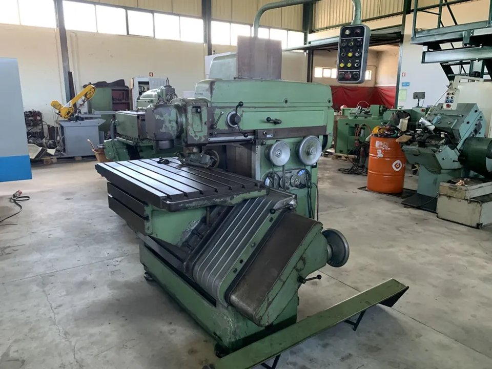 DECKEL FP33 Universal Milling Machine