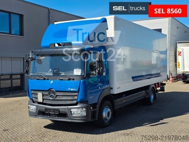 Nákladní vůz se strukturou pouzdra MERCEDES-BENZ Atego 1327 / použitá nakládací plošina