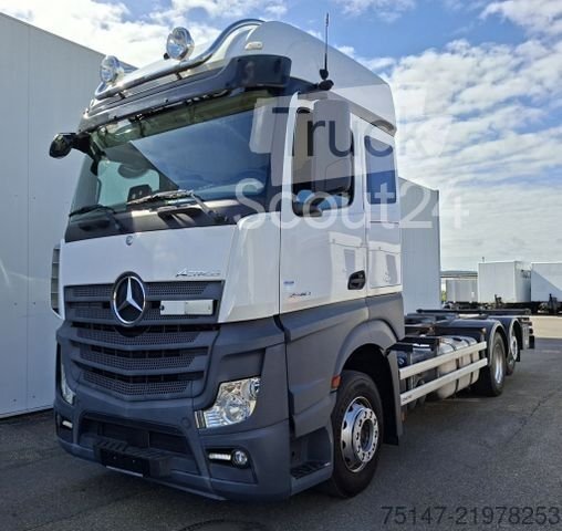 Взаимозаменяемые шасси грузовика MERCEDES-BENZ 2540 L Actros 6x2 BDF 5 сидения автошколы используется